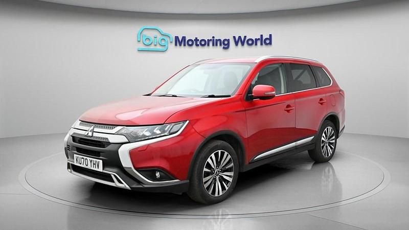 Used Mitsubishi Outlander 150 HP (110 kW) 2020 Red SUV