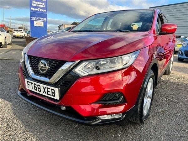 Red Used 2019 Nissan Qashqai Acenta Premium SUV | £9,995 (Good price) - Image 1/4