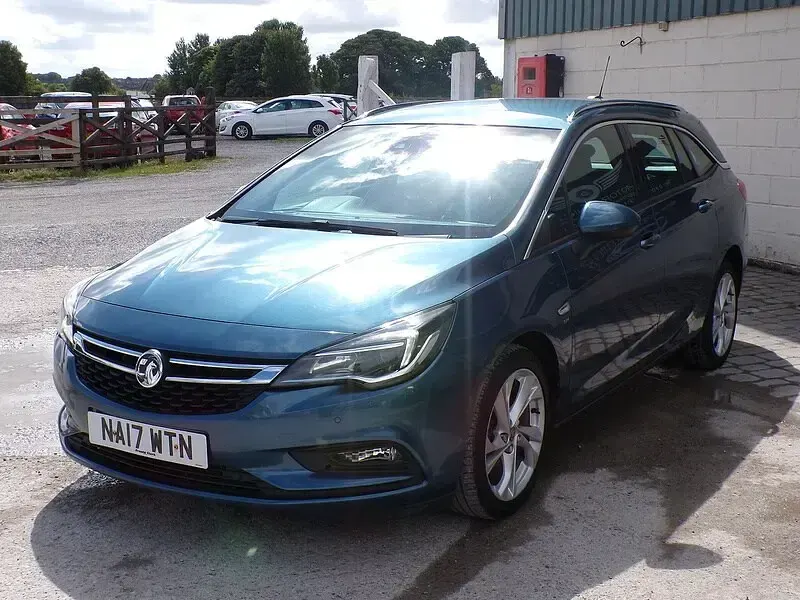 Used Vauxhall Astra SRi 150 HP (110 kW) 2017 Blue Estate