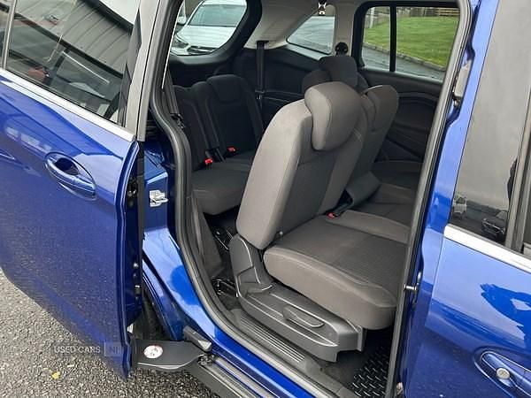 Used Ford Grand C-Max Zetec 120 HP (88 kW) 2016 Blue MPV