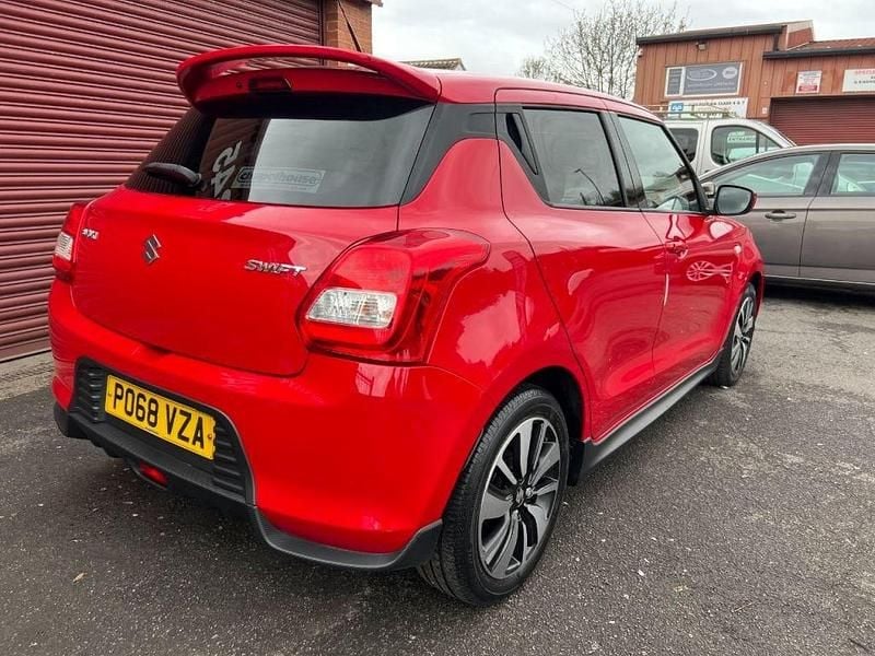 Usado Suzuki Swift 90 HP (66 kW) 2019 Vermelho Citadino