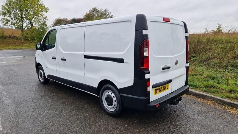 Used Vauxhall Vivaro 115 HP (84 kW) 2015 White MPV
