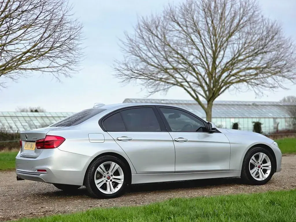 Begagnad BMW 320 Sport Line 2017 Silver Sedan