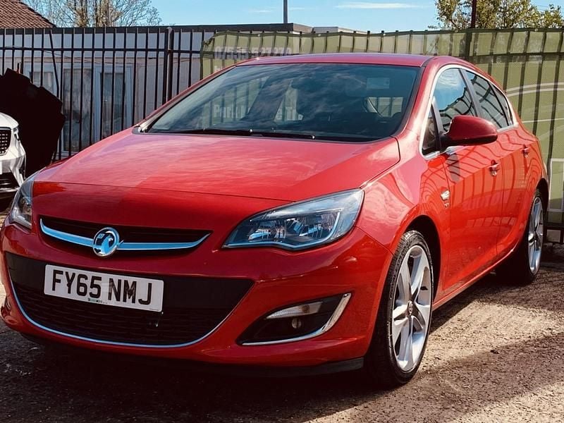 Used Vauxhall Astra SRi 180 HP (132 kW) 2015 Red Hatchback