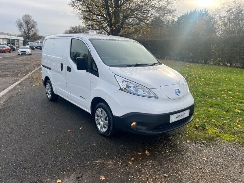 White Used 2021 Nissan e-NV200 Visia Van | £7,450 (A bit pricey) - Image 1/4