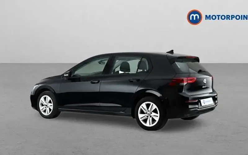 Second-hand VW Golf VIII Life 131 CP (96 kW) 2024 Hatchback
