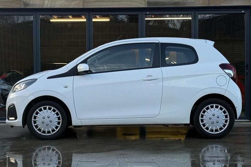 Used Peugeot 108 Active 68 HP (50 kW) 2016 White Hatchback