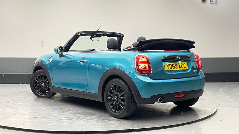 Used Mini Cooper Classic 134 HP (98 kW) 2020 Green Hatchback