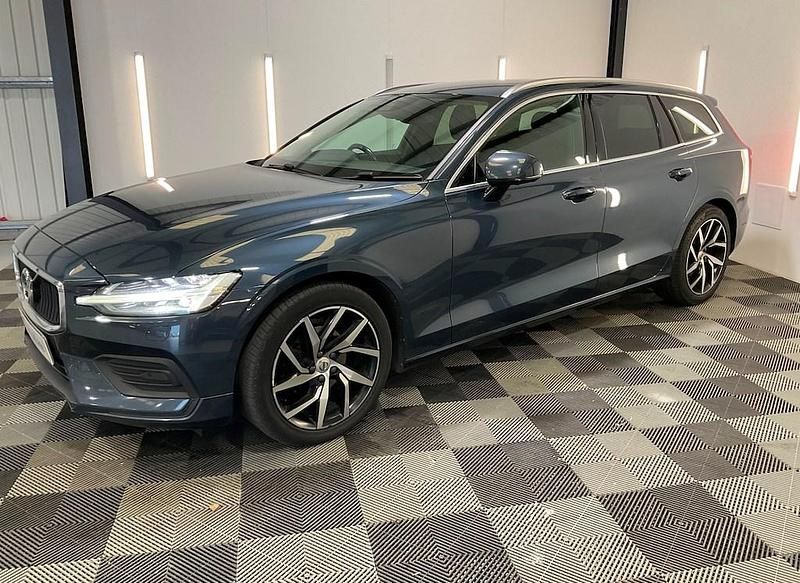 Used Volvo V60 Momentum 190 HP (139 kW) 2018 Blue Estate