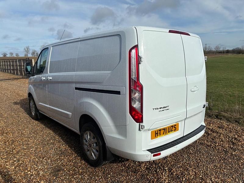 Used Ford Transit Custom Limited 130 HP (95 kW) 2022 White Van