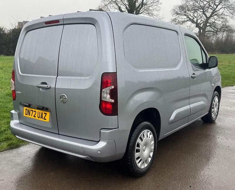 Used Vauxhall Combo 100 HP (73 kW) 2022 Grey MPV