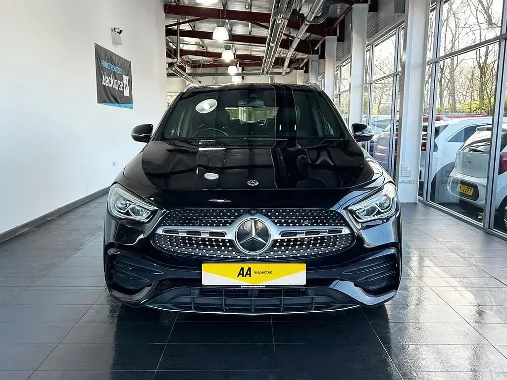 Begagnad Mercedes GLA200 Executive 150 HK (110 kW) 2021 Svart SUV