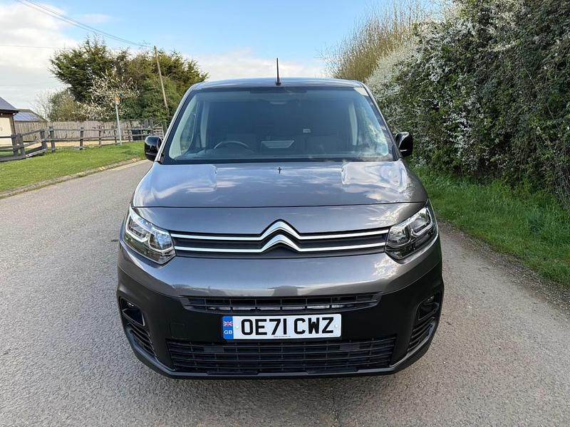 Used Citroën Berlingo 100 HP (73 kW) 2021 Grey MPV