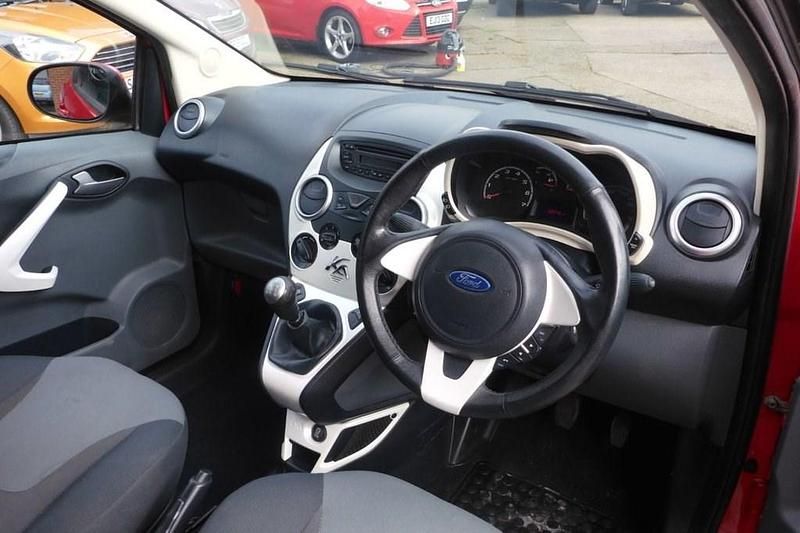 Used Ford Ka Zetec 69 HP (50 kW) 2013 Red Hatchback