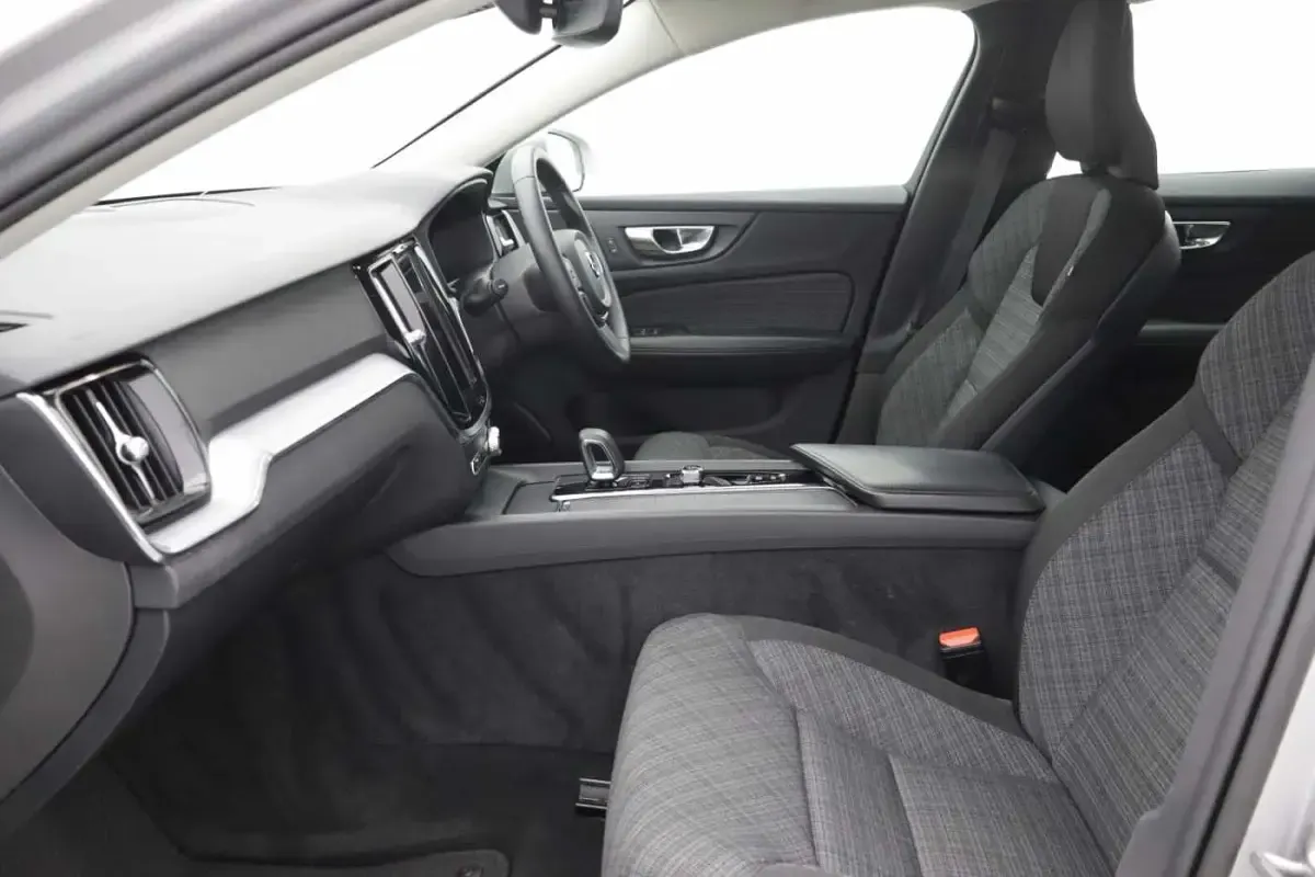 Used Volvo V60 Core 161 HP (118 kW) 2023 Estate
