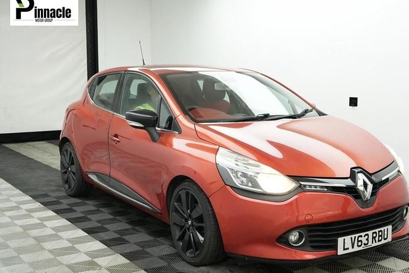 Used Renault Clio IV Dynamique 90 HP (66 kW) 2013 Red Hatchback