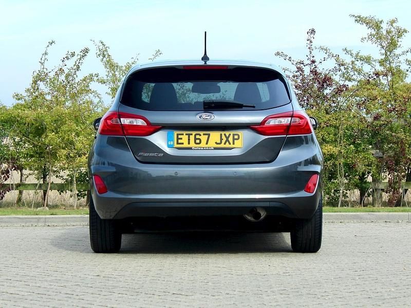 Used Ford Fiesta Titanium 100 HP (73 kW) 2018 Grey Hatchback