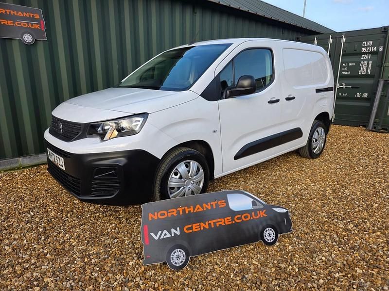 Used Peugeot Partner Premium 2023 White MPV