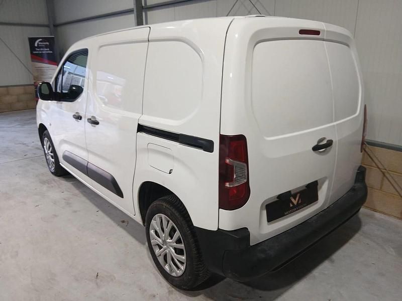 Used Citroën Berlingo 100 HP (73 kW) 2022 White MPV