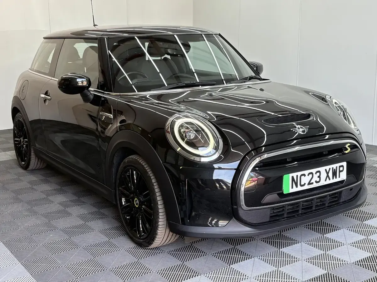 Used Mini Cooper SE Hatch 135 kW (184 HP) 2023 Black Hatchback