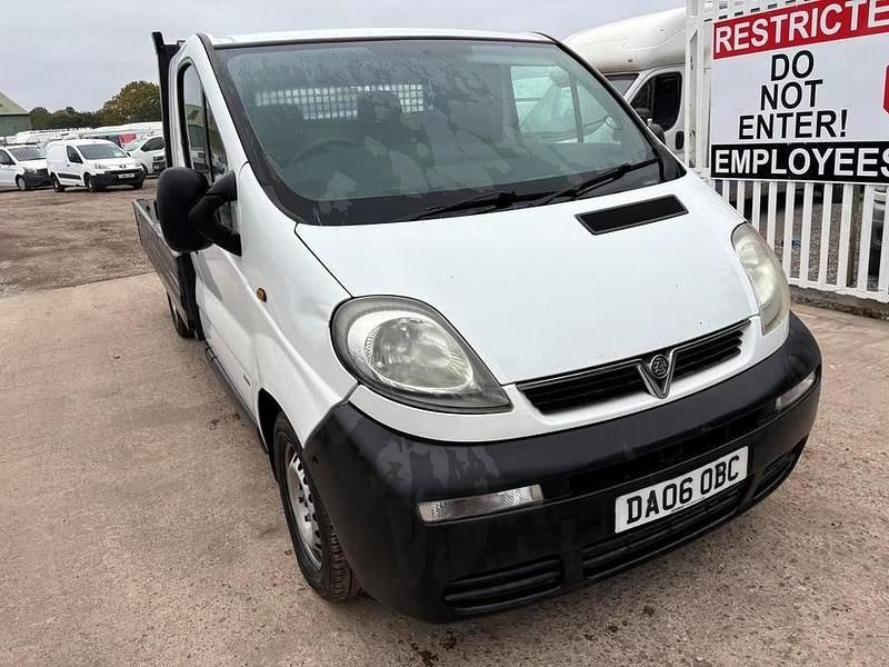 White Used 2006 Vauxhall Vivaro MPV | £1,585 (Super price) - Image 1/4