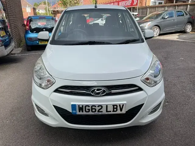 Used Hyundai i10 Active 86 HP (63 kW) 2012 White Hatchback