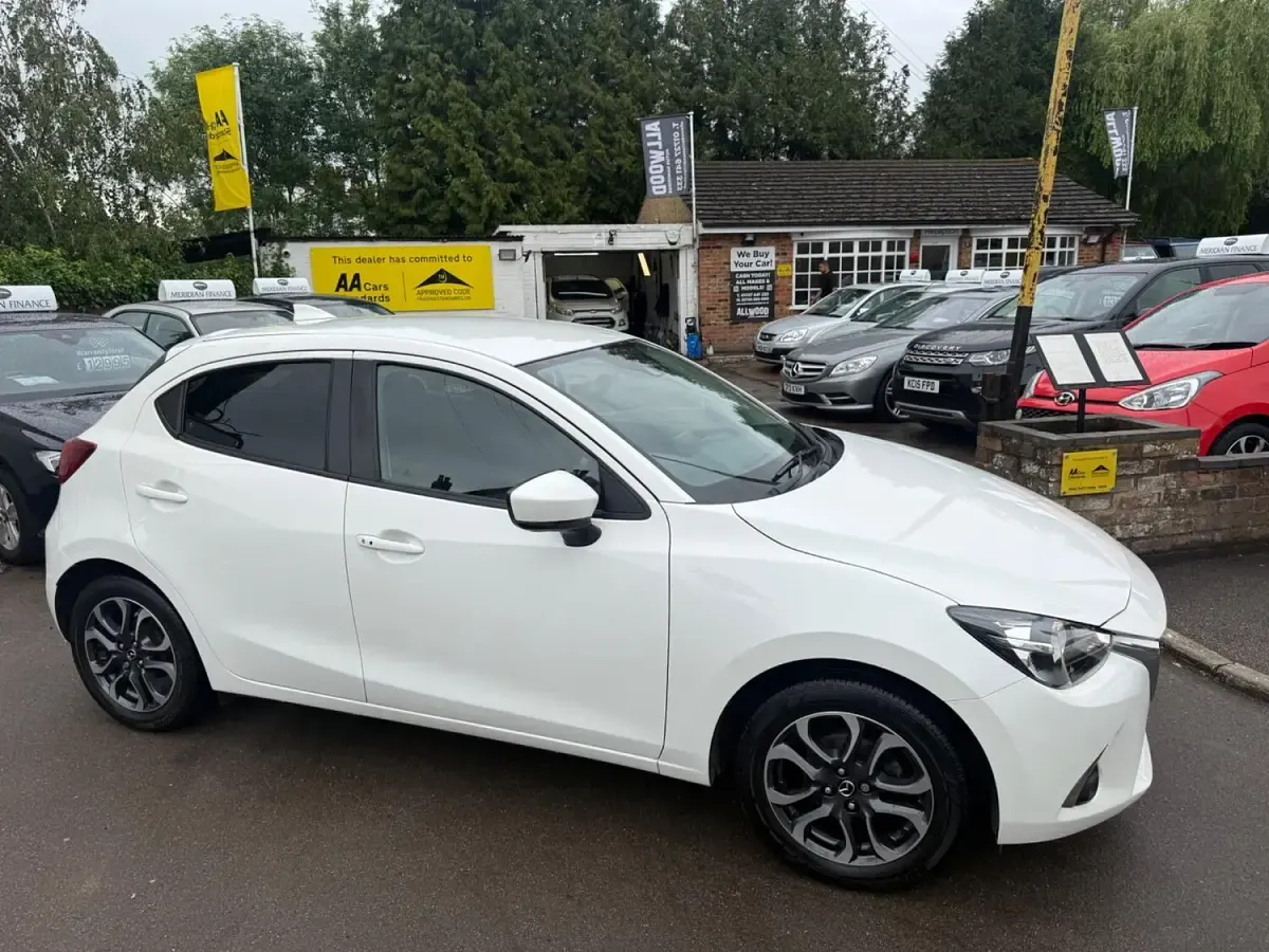 Used Mazda 2 Inclusive 90 HP (66 kW) 2019 White Hatchback