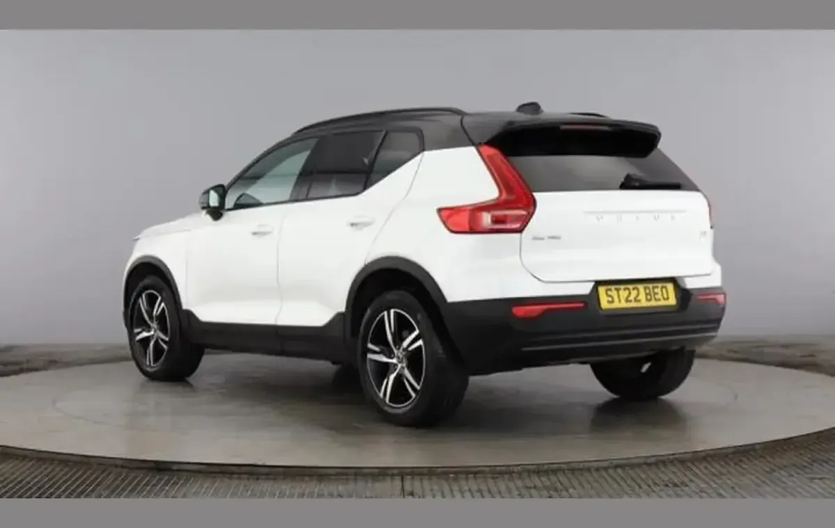 Used Volvo XC40 R-Design 161 HP (118 kW) 2022 White SUV