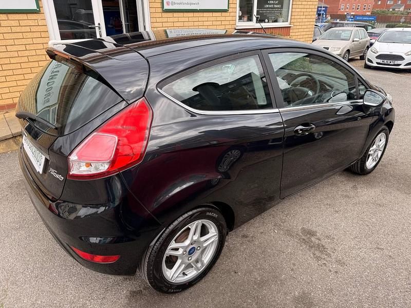 Used Ford Fiesta Zetec 82 HP (60 kW) 2013 Panther black Hatchback