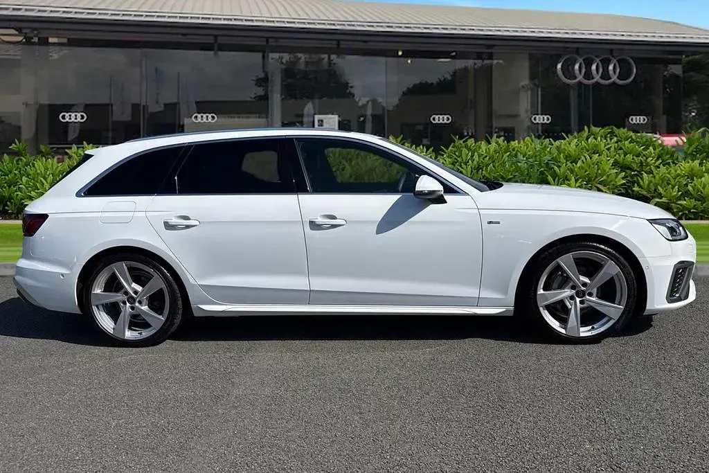 Used Audi A4 S-Line 204 HP (150 kW) 2024 White Estate