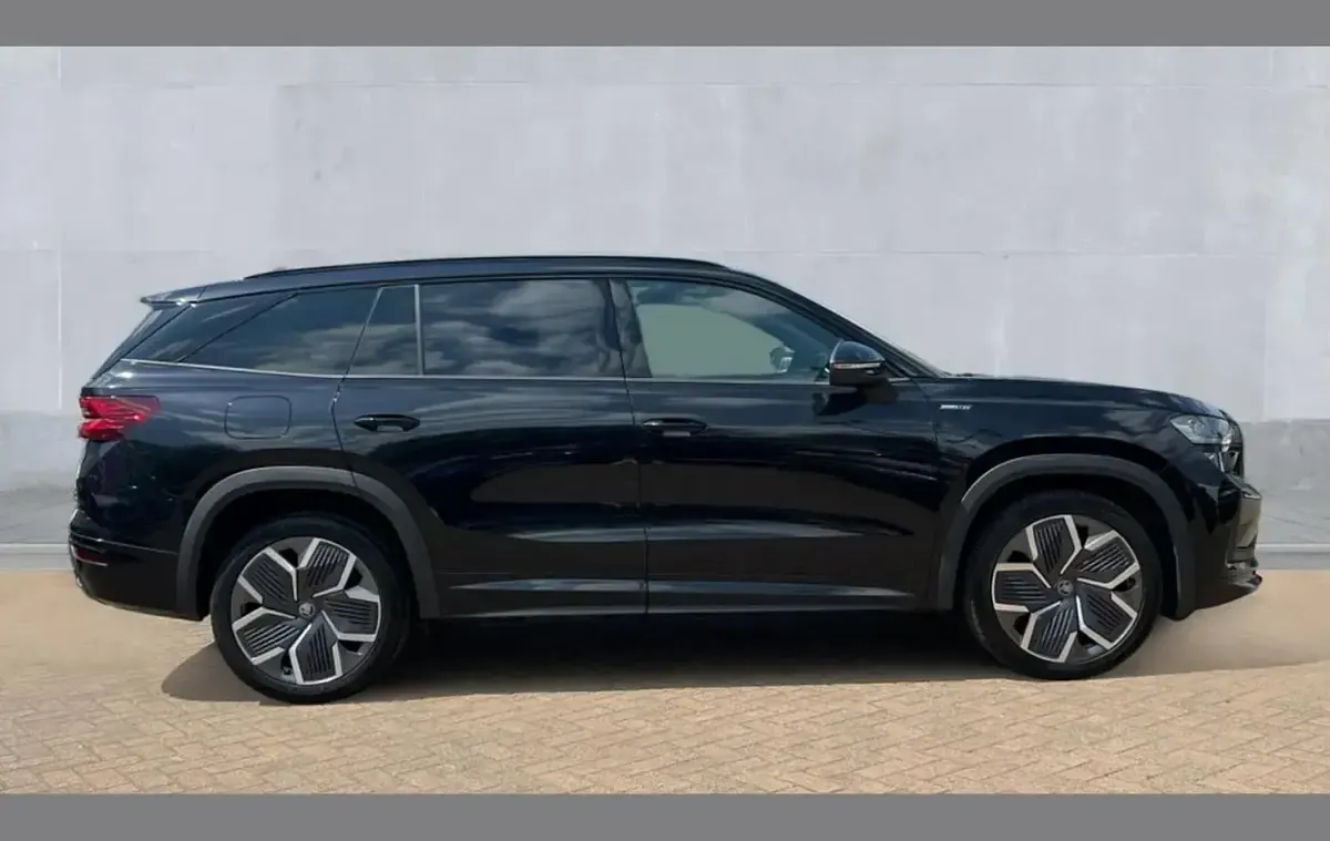 Used Skoda Kodiaq SportLine 193 HP (141 kW) 2025 Black magic pearl effect SUV