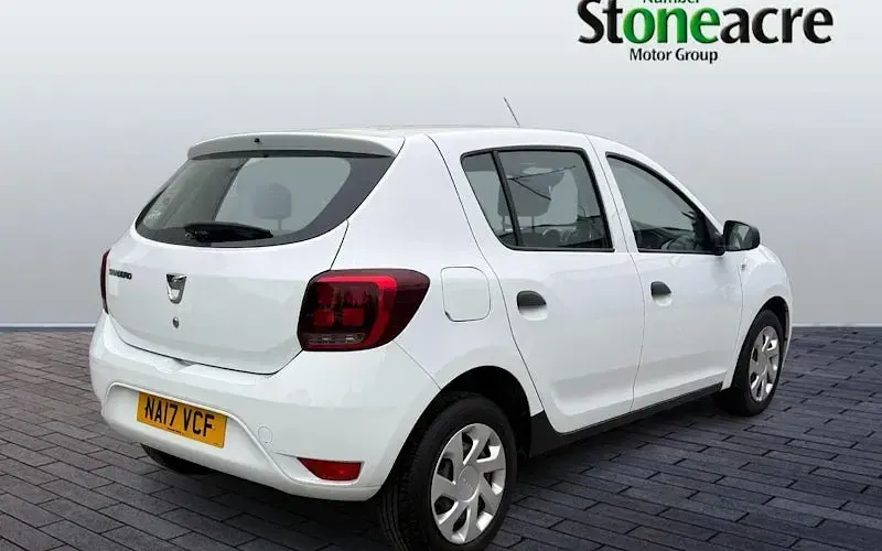 Used Dacia Sandero Ambiance 73 HP (53 kW) 2017 White Hatchback