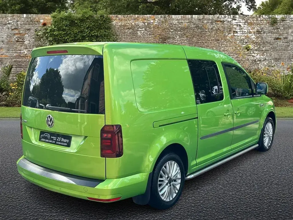 Used VW Caddy Maxi 148 HP (108 kW) 2018 Green MPV