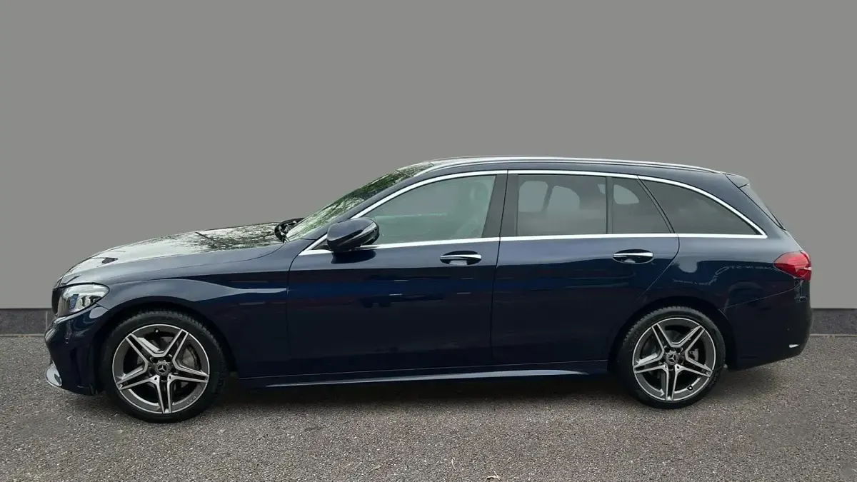 Usado Mercedes C200 AMG Line Premium Plus 184 HP (135 kW) 2019 Azul Carrinha