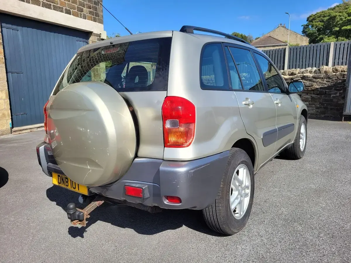 Used Toyota RAV4 147 HP (108 kW) 2003 Beige SUV