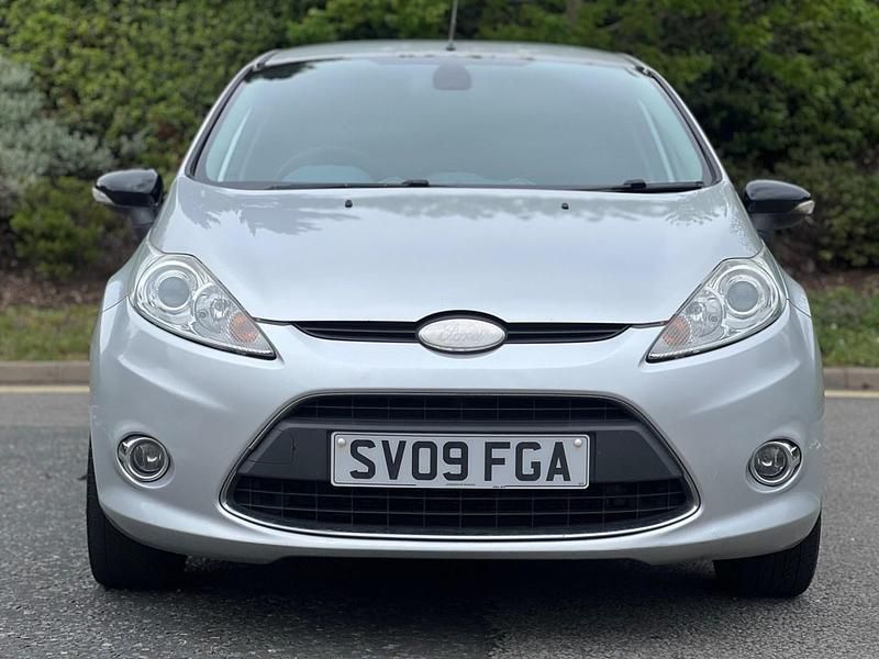 Used Ford Fiesta Titanium 96 HP (70 kW) 2009 Silver Hatchback