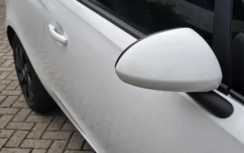 Used Vauxhall Corsa Design Edition 75 HP (55 kW) 2017 White Hatchback