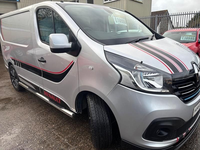 Used Renault Trafic 2017 Silver MPV