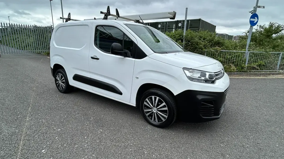 Used Citroën Berlingo 100 HP (73 kW) 2020 White MPV