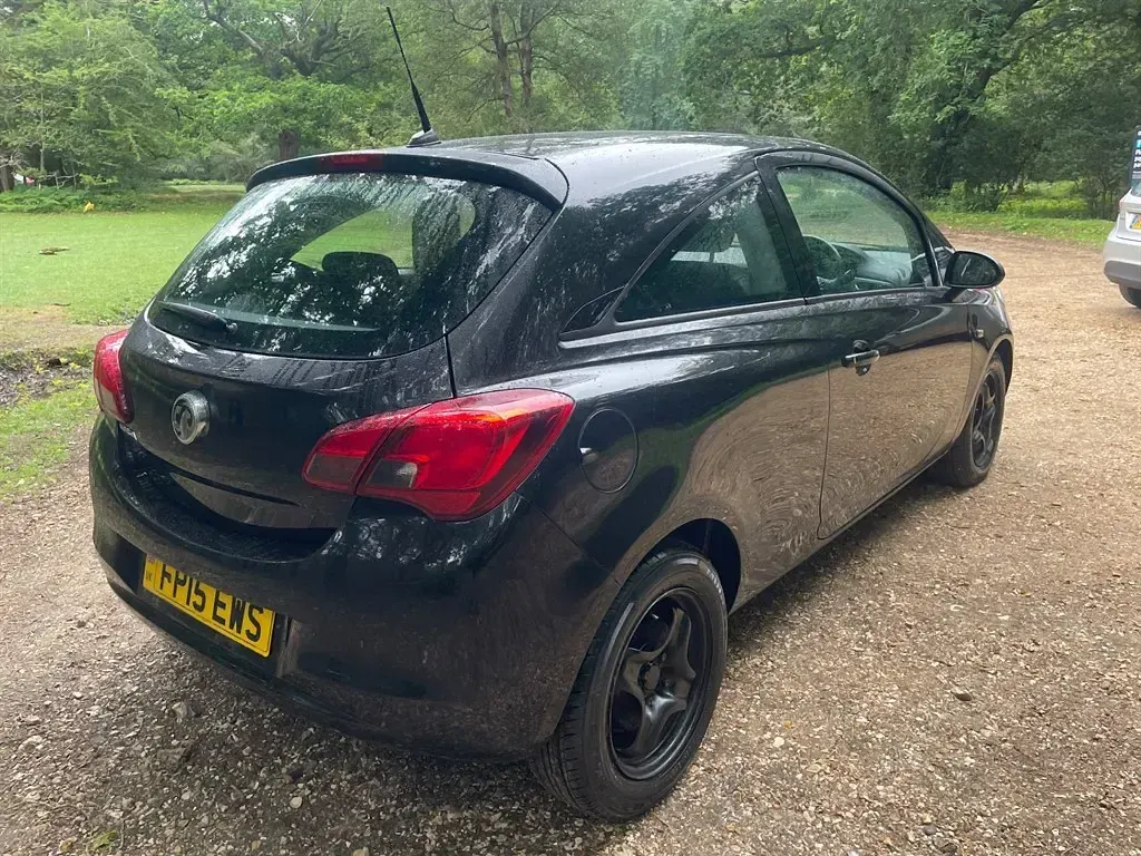 Used Vauxhall Corsa Design Edition 89 HP (65 kW) 2015 Black Hatchback