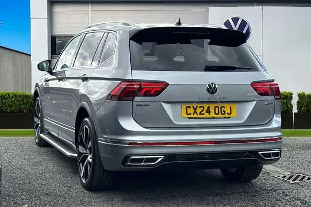 Usado VW Tiguan Allspace R-line 200 HP (147 kW) 2024 Prateado SUV