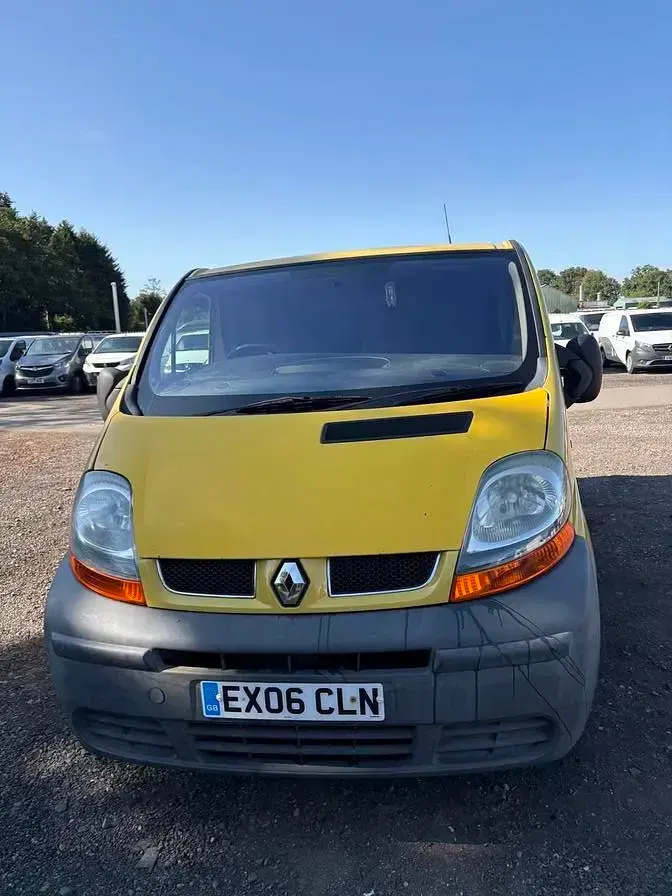 Used Renault Trafic 2006 Yellow MPV