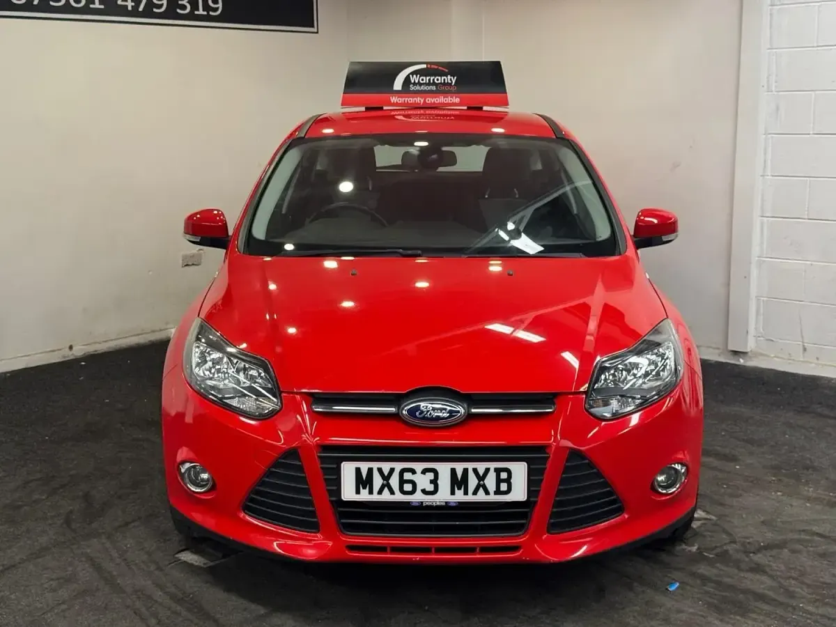 Used Ford Focus Zetec 125 HP (91 kW) 2013 Red Hatchback