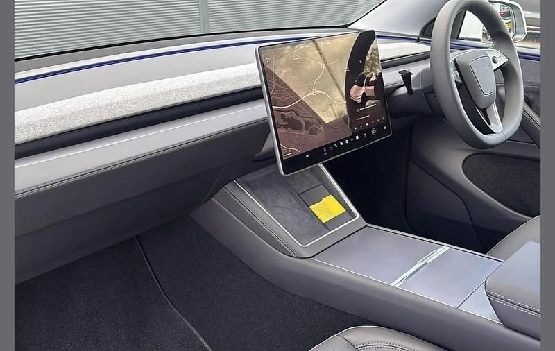 New Tesla Model Y Long Range AWD 286 kW (389 HP) 2025 White SUV