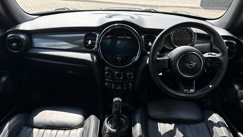 Image 4/4