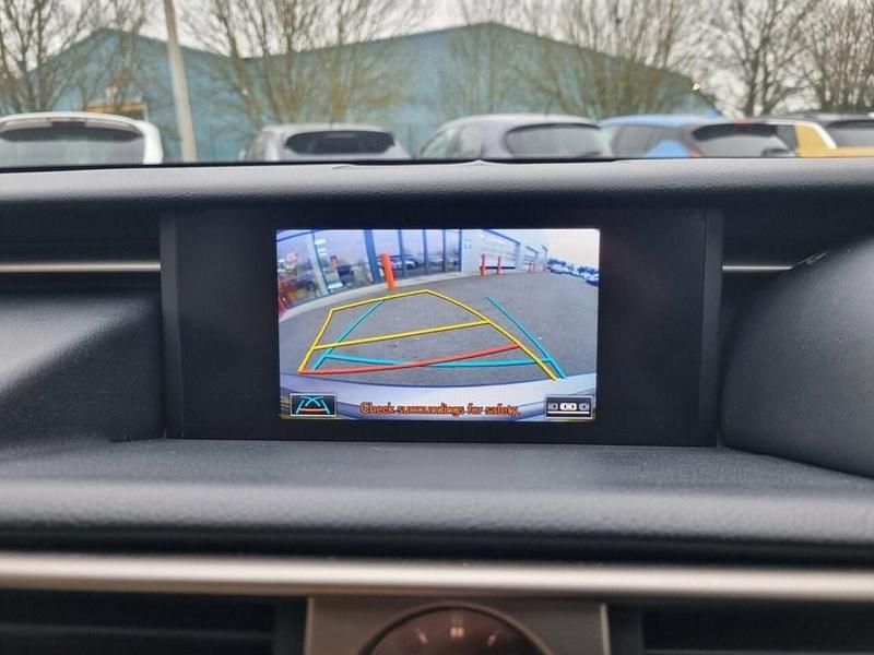 Used Lexus IS300h Luxury Line 223 HP (164 kW) 2014 Silver Sedan