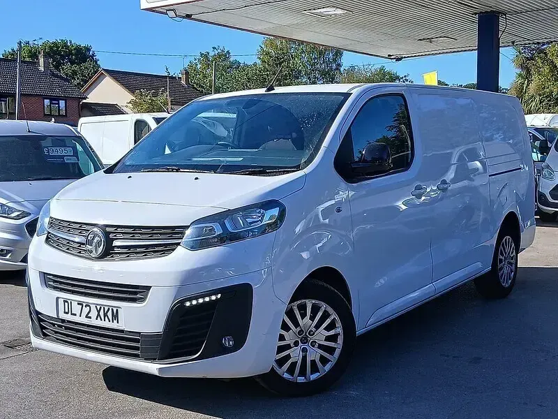 Used Vauxhall Vivaro 145 HP (106 kW) 2023 White MPV