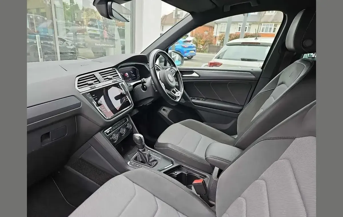 Used VW Tiguan SEL 230 HP (169 kW) 2019 Grey SUV