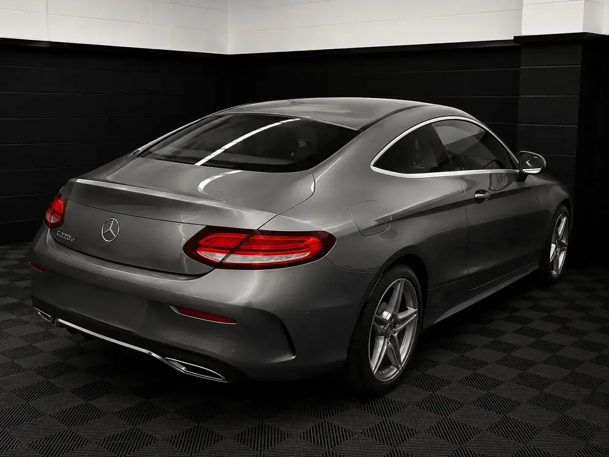 Używany Mercedes C220 AMG Line Premium 2019 Szary Coupe