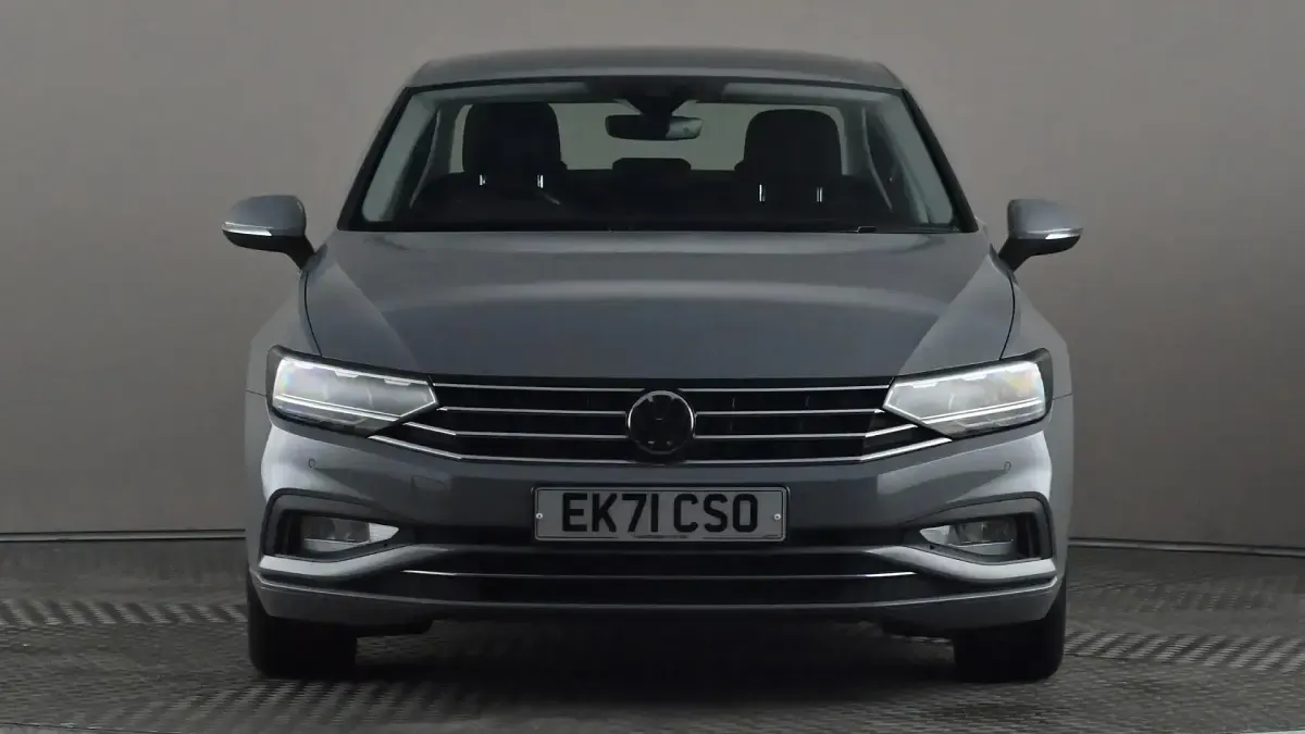 Usado VW Passat SE 150 HP (110 kW) 2022 Cinzento Carrinha